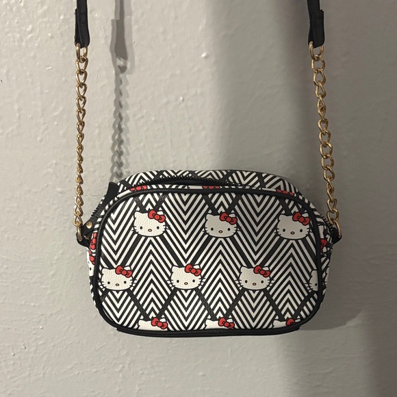 Hello Kitty Chevron Crossbody Bag with Gold Chain - Picture 1 of 1